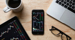 South Korean and Japanese stocks lose momentum as tech stocks slump